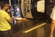 Photo of Ônibus da banda Tony Guerra e Forró Sacode tomba na BR 116 em Fortaleza