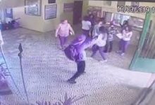 Photo of VÍDEO: Além dos tiros, imagens da vigilância interna de escola em Suzano-SP mostram golpes com machadinha em vítimas