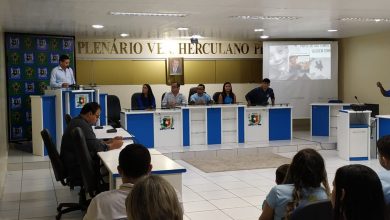 Photo of Vereador pede que população reaja contra projeto do prefeito a ser votado 5ª-feira propondo fim dos feriados de aniversário da cidade, homenagem à Pe. Zé e festa de São Pedro em Itaporanga…