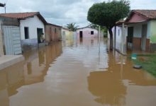 Photo of Barragem rompe e água invade casas em Catingueira. 