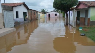 Photo of Barragem rompe e água invade casas em Catingueira. 