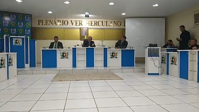 Photo of Vereadores de Itaporanga se atrapalham em votação e sessão vira piada [vídeo]