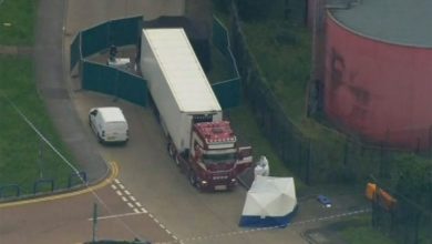 Photo of Polícia acha 39 corpos dentro de caminhão no leste de Londres