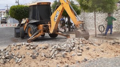 Photo of ASSISTA: Prefeitura faz reparos em calçamentos de ruas de Itaporanga com recursos próprios