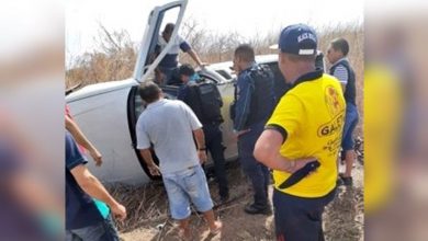 Photo of Carro capota em rodovia entre Conceição e Mauriti e deixa três pessoas feridas