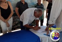 Photo of ASSISTA: Prefeito assina ordem de serviço que autoriza obras de construção de escola no loteamento  Adailton Soares em Itaporanga.