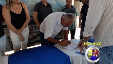 Photo of ASSISTA: Prefeito assina ordem de serviço que autoriza obras de construção de escola no loteamento  Adailton Soares em Itaporanga.