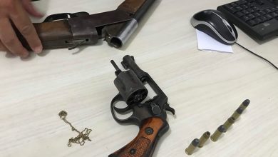 Photo of Polícia prende dois homens, apreende menor e duas armas após tentativa de assalto