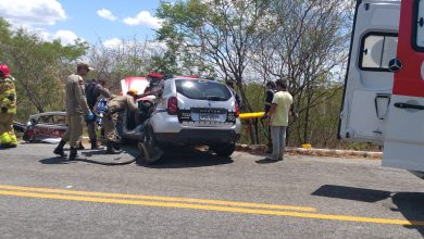 Photo of ASSISTA: Acidente com  caminhão e viatura da PM deixa policial preso nas ferragens entre Boa Ventura e Itaporanga