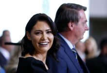 Photo of Michelle Bolsonaro passa por cirurgia e não viaja com o marido e a filha para Réveillon