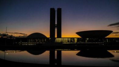 Photo of Filhas solteiras de ex-deputados e senadores recebem pensões de R$ 35 mil