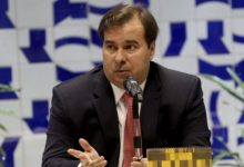 Photo of Rodrigo Maia chama de ‘absurdo’ pagamento a solteiras e cobra STF