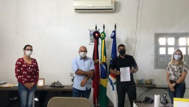 Photo of Município de Itaporanga empossa candidato aprovado em Concurso Público