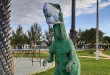 Photo of Dinossauros de cidade conhecida por sítio paleontológico na PB usam máscaras