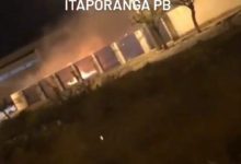 Photo of Queima de fogos durante ato político causa incêndio em escola pública em Itaporanga .