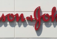 Photo of Johnson & Johnson suspende testes de vacina contra covid-19 por participante doente