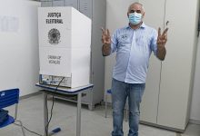 Photo of Prefeito Divaldo Dantas vota em escola técnica de Itaporanga