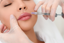 Photo of Agora lascou: Relatório aponta que vacina contra Covid-19 pode causar reação adversa em pessoas com botox e preenchimento labial