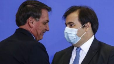 Photo of Bolsonaro denuncia uso abusivo de aviões da FAB por Rodrigo Maia; foram 882 voos