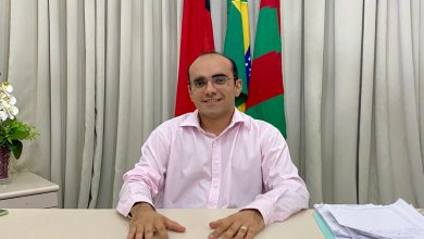 Photo of Prefeito paraibano abre mão do salário de R$ 18 mil para apoiar estudantes