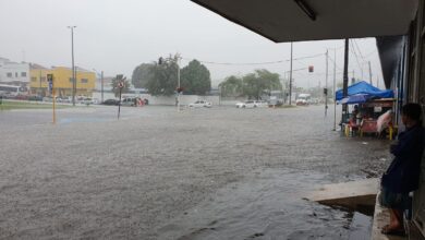 Photo of [VÍDEOS] Forte chuva em João Pessoa causa alagamentos e transtornos no trânsito; carros ficam submersos