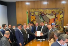 Photo of Bolsonaro entrega Projeto de Lei de privatização dos Correios à Câmara