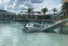 Photo of Avião monomotor cai em piscina de resort e deixa três pessoas feridas