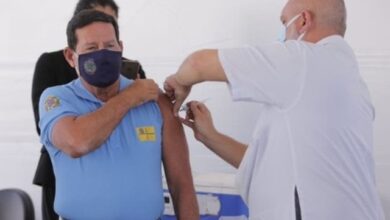 Photo of Mourão é vacinado contra Covid-19 em Brasília