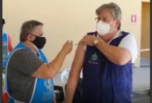 Photo of Com 67 anos, Governador João Azevêdo recebe 1ª dose de vacina
