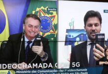 Photo of Fábio Faria liga para Bolsonaro em primeira videochamada com 5G
