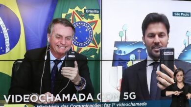 Photo of Fábio Faria liga para Bolsonaro em primeira videochamada com 5G