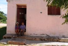 Photo of Justiça determina despejo de casal idoso que mora na mesma casa há 48 anos e caso gera revolta na cidade de Patos