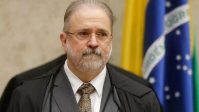 Photo of Aras pede ao STF suspensão de decretos que proíbem missas e cultos no país