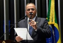 Photo of Senador flagrado com dinheiro nas nádegas assina CPI da Covid; ele é investigado por desvio de recursos públicos destinados ao combate à pandemia