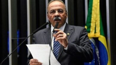 Photo of Senador flagrado com dinheiro nas nádegas assina CPI da Covid; ele é investigado por desvio de recursos públicos destinados ao combate à pandemia