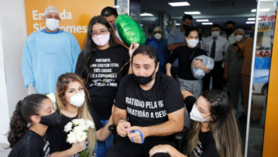 Photo of Cantor Vicente Nery recebe alta após ficar internado com Covid-19 em UTI de Fortaleza (CE)