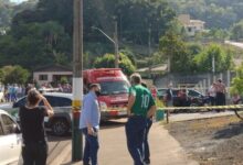 Photo of Jovem invade escola e mata três crianças e duas funcionárias no Oeste de SC