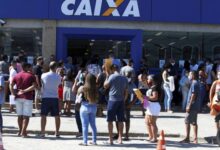 Photo of Caixa divulga calendário de pagamento do Auxílio Brasil