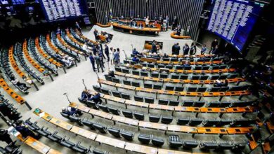 Photo of Brasil é país que mais gasta em eleições e políticos, diz pesquisa