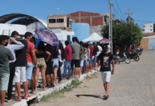 Photo of ASSISTA: Multidão de Jovens de 18 anos recebem primeira dose da vacina da Covid em Itaporanga