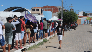 Photo of ASSISTA: Multidão de Jovens de 18 anos recebem primeira dose da vacina da Covid em Itaporanga