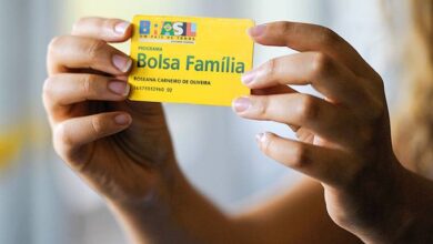 Photo of Bolsonaro entrega MP do novo Bolsa Família ao Congresso