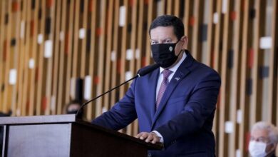 Photo of Mourão comemora queda de queimadas na Amazônia em 2021: “Luta diária”