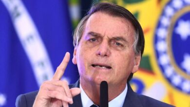 Photo of Bolsonaro cita ‘operações intimidatórias’ e afirma que Moraes e Barroso praticam ‘ditadura da toga’