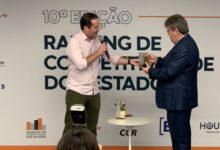 Photo of João Azevêdo recebe prêmio do CLP, em São Paulo, como destaque da Paraíba em Educação