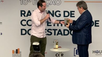 Photo of João Azevêdo recebe prêmio do CLP, em São Paulo, como destaque da Paraíba em Educação