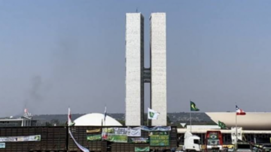 Photo of Caminhões bloqueiam Esplanada por liberação de acesso ao STF e ao Congresso