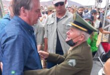 Photo of Veterano militar de Conceição presta continências a Bolsonaro em São José de Piranhas