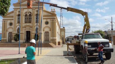 Photo of Prefeitura de Itaporanga realiza manutenção em pontos de iluminação pública de praças da cidade