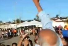 Photo of Video: Ex-deputado é derrubado ao distribuir dinheiro para crianças em Alagoinha